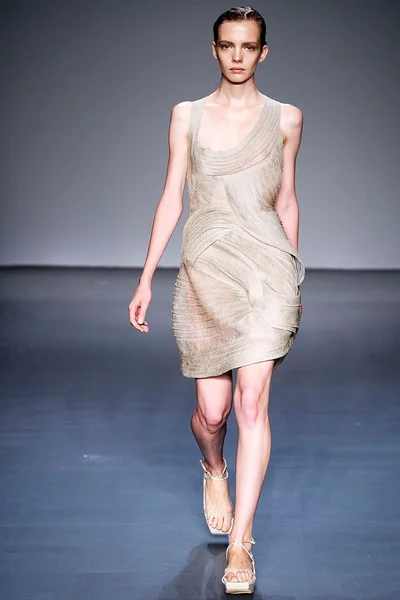 Look 12